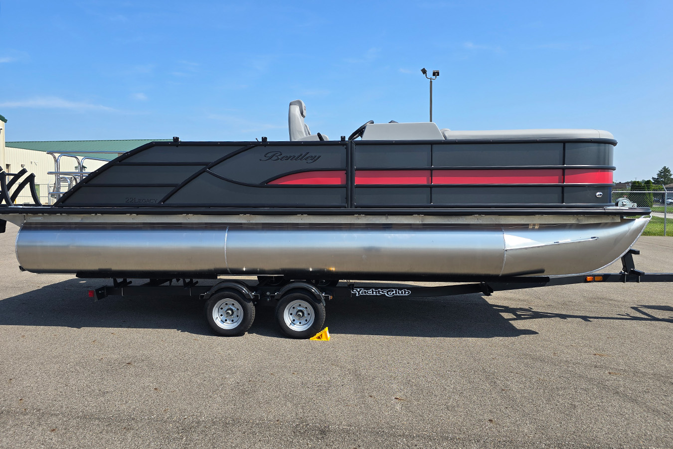 Bentley Legacy 223 Swingback with Mercury 150 L 4S