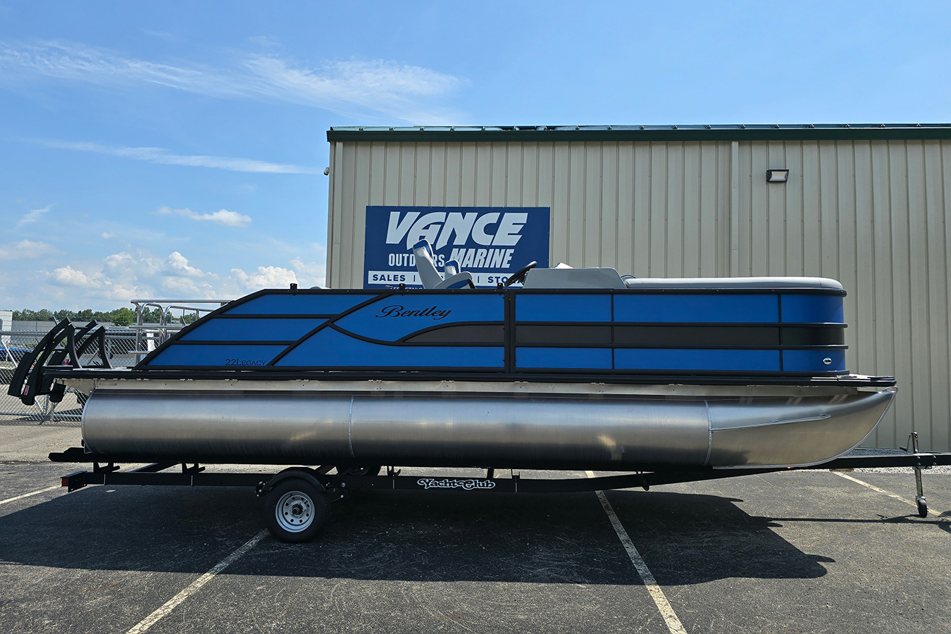 Bentley Legacy 223 Swingback with Mercury 150 L 4S